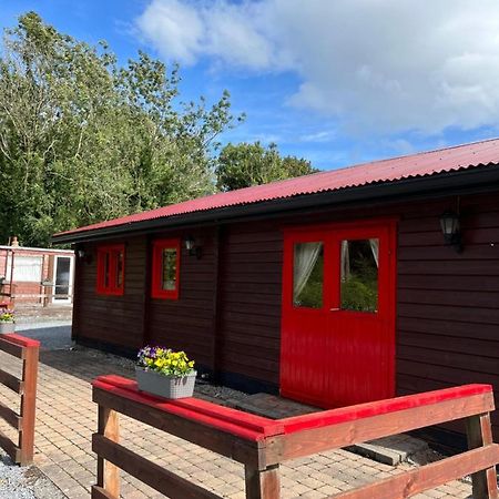 Red Squirrel Lodge Голуей Екстериор снимка