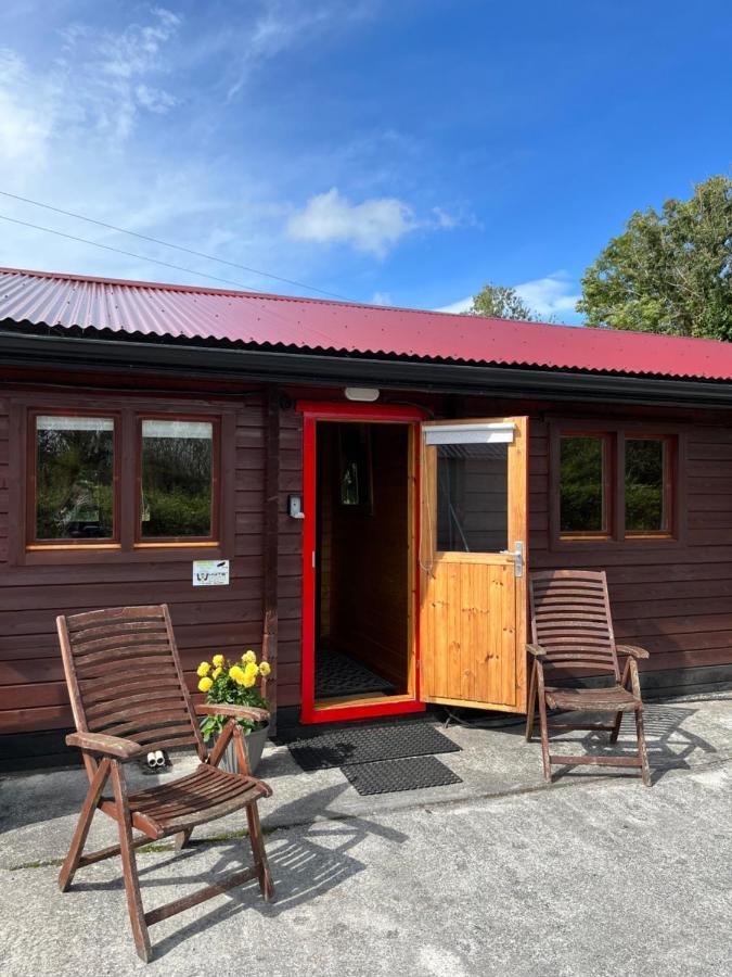 Red Squirrel Lodge Голуей Екстериор снимка