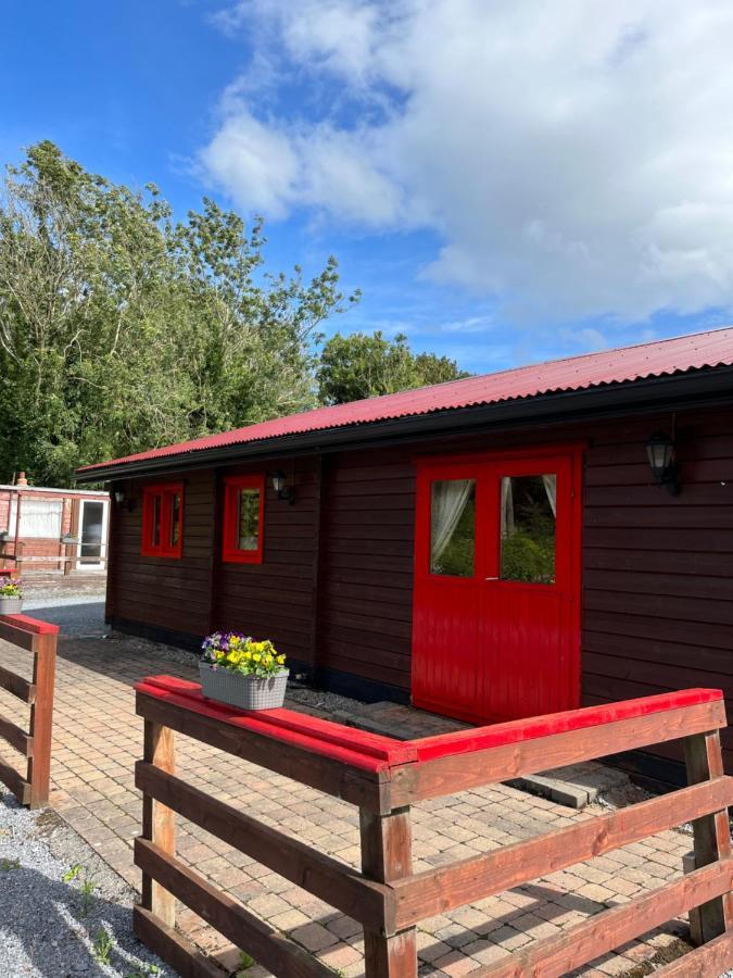Red Squirrel Lodge Голуей Екстериор снимка