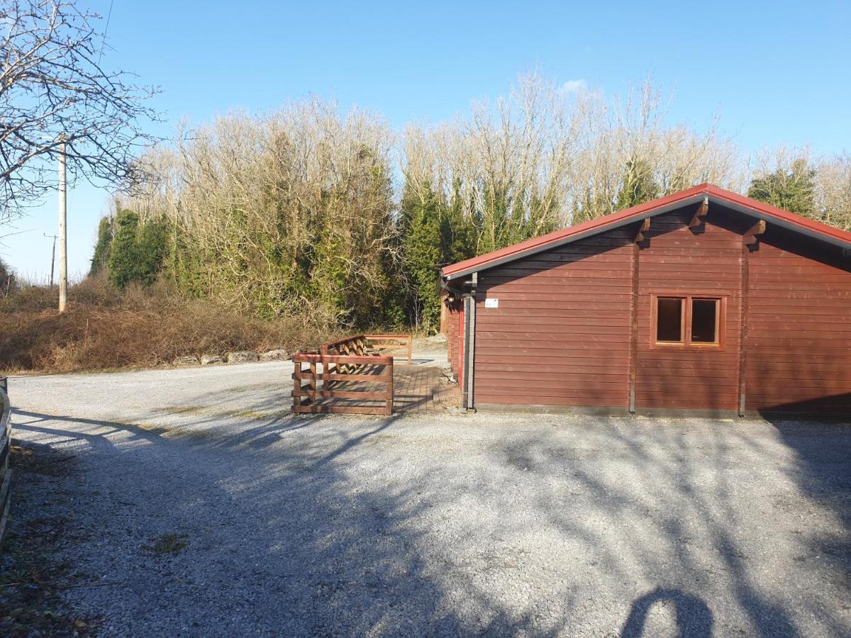 Red Squirrel Lodge Голуей Екстериор снимка