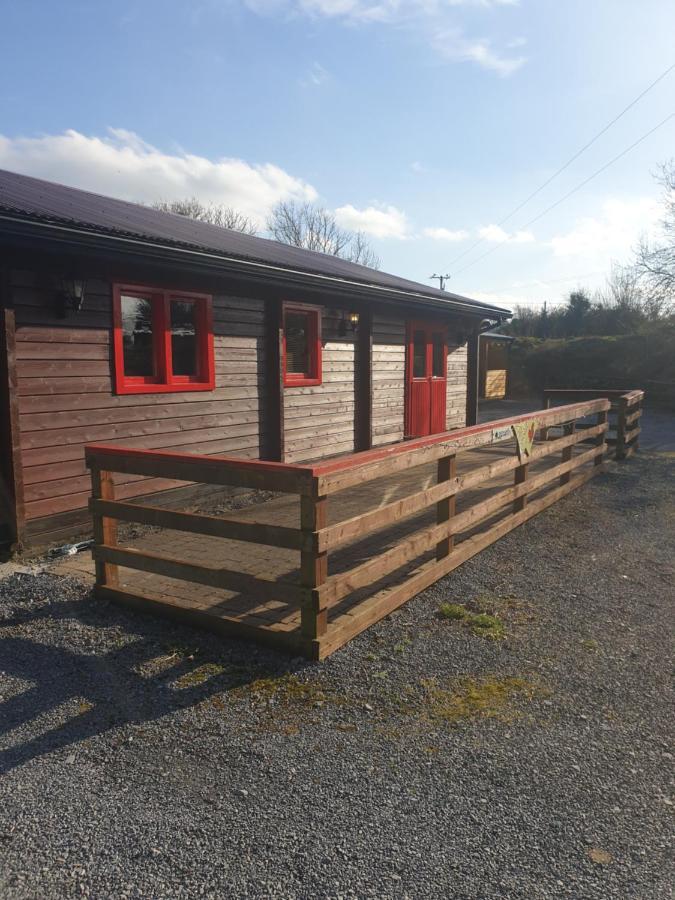 Red Squirrel Lodge Голуей Екстериор снимка