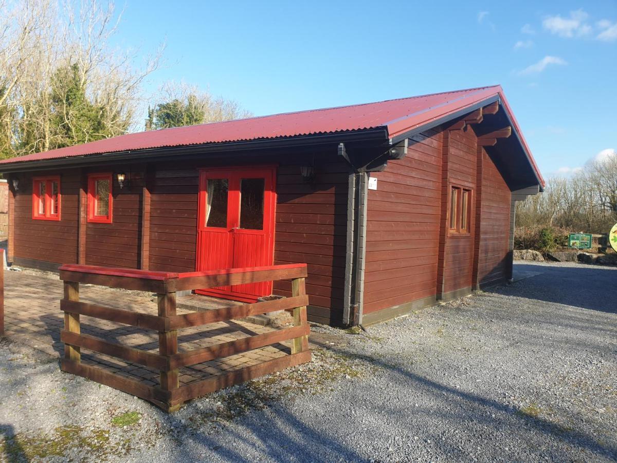 Red Squirrel Lodge Голуей Екстериор снимка