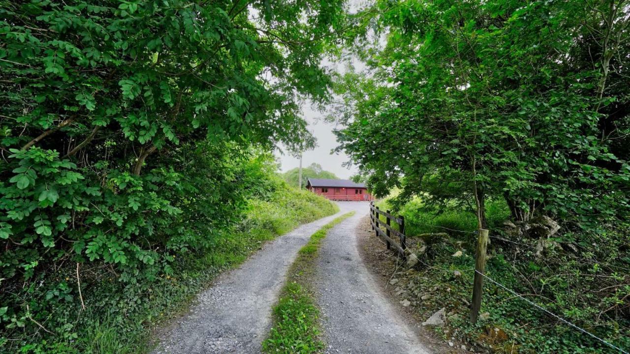 Red Squirrel Lodge Голуей Екстериор снимка